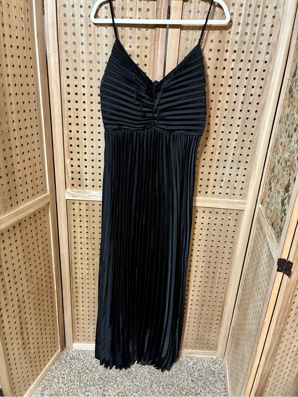 Petal & Pup Black Pleated Spaghetti-Strap Maxi Dress Size 12